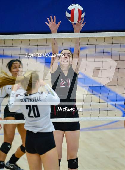 Thumbnail 1 in Bentonville vs. Springdale (AAA 7A 2nd Round Playoff) photogallery.