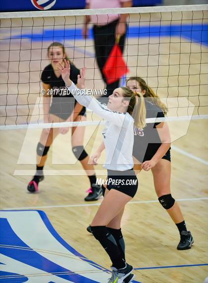 Thumbnail 3 in Bentonville vs. Springdale (AAA 7A 2nd Round Playoff) photogallery.