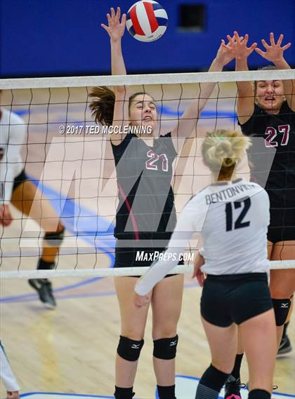 Thumbnail 2 in Bentonville vs. Springdale (AAA 7A 2nd Round Playoff) photogallery.