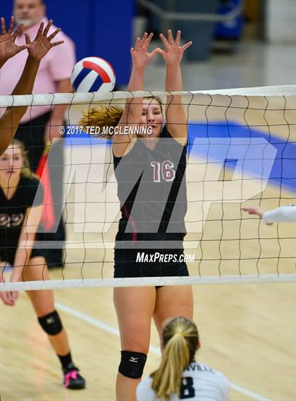 Thumbnail 3 in Bentonville vs. Springdale (AAA 7A 2nd Round Playoff) photogallery.