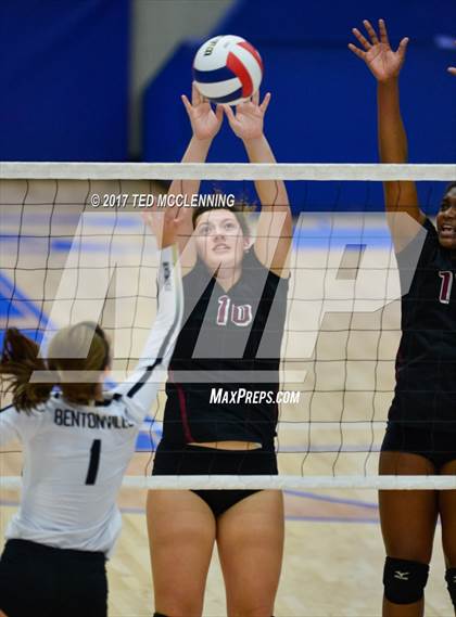 Thumbnail 3 in Bentonville vs. Springdale (AAA 7A 2nd Round Playoff) photogallery.
