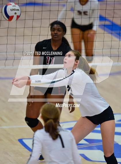Thumbnail 1 in Bentonville vs. Springdale (AAA 7A 2nd Round Playoff) photogallery.