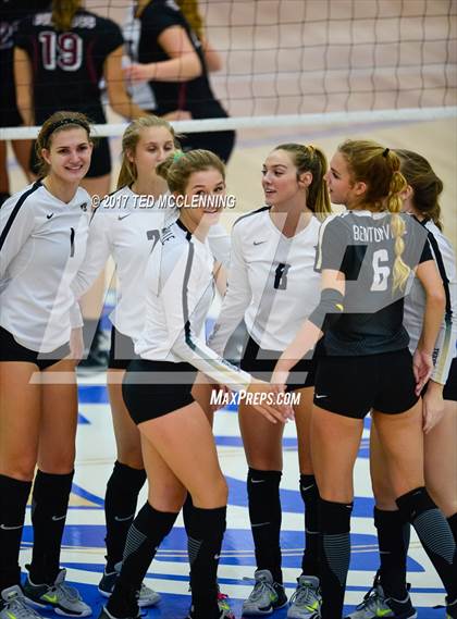 Thumbnail 2 in Bentonville vs. Springdale (AAA 7A 2nd Round Playoff) photogallery.