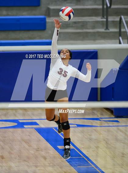 Thumbnail 1 in Bentonville vs. Springdale (AAA 7A 2nd Round Playoff) photogallery.
