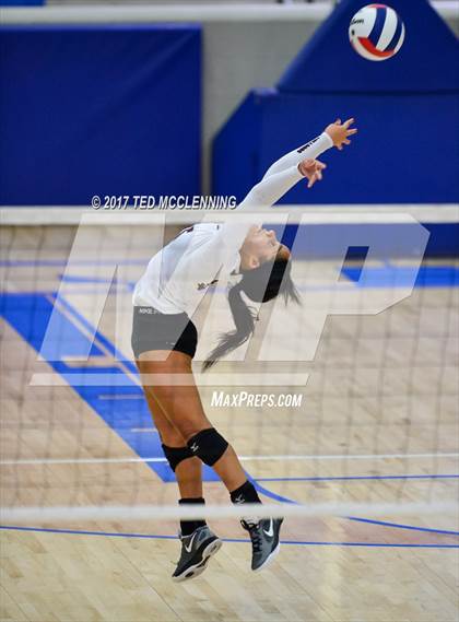 Thumbnail 2 in Bentonville vs. Springdale (AAA 7A 2nd Round Playoff) photogallery.