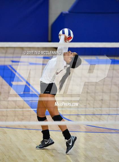 Thumbnail 1 in Bentonville vs. Springdale (AAA 7A 2nd Round Playoff) photogallery.