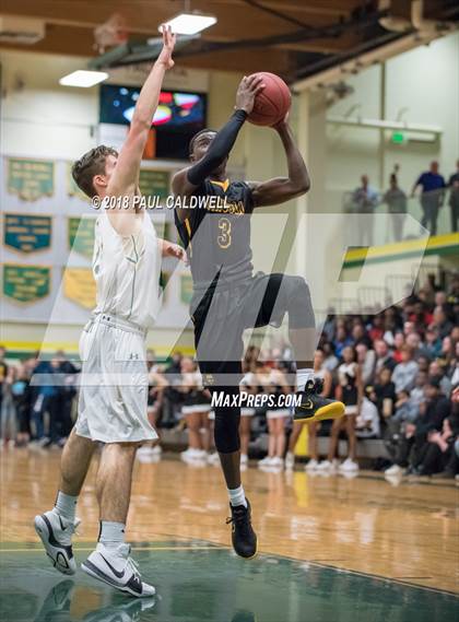 Thumbnail 1 in Lincoln vs. Timberline (WIAA 3A District Playoff) photogallery.