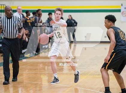 Thumbnail 3 in Lincoln vs. Timberline (WIAA 3A District Playoff) photogallery.