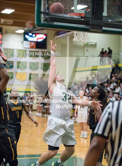 Thumbnail 3 in Lincoln vs. Timberline (WIAA 3A District Playoff) photogallery.