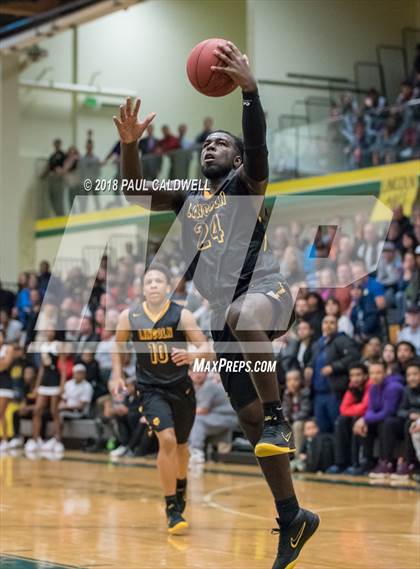Thumbnail 2 in Lincoln vs. Timberline (WIAA 3A District Playoff) photogallery.