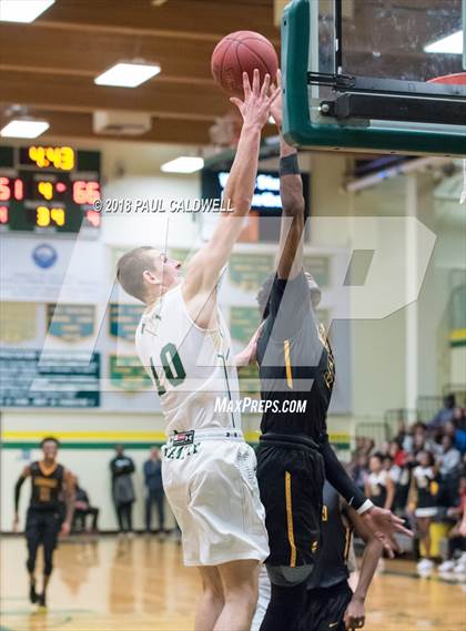 Thumbnail 2 in Lincoln vs. Timberline (WIAA 3A District Playoff) photogallery.