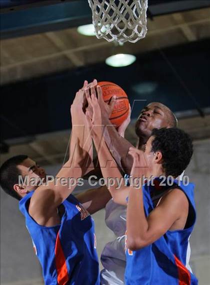 Thumbnail 2 in Santa Teresa vs. Bellarmine (DJ Frandsen Memorial) photogallery.
