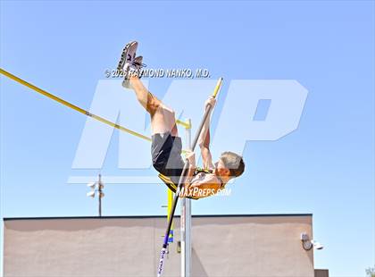 Thumbnail 1 in Guy Thomas Memorial (Pole Vault) photogallery.