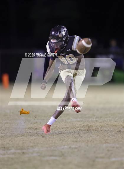 Thumbnail 1 in Leesville vs. Kenner Discovery Health Sciences Academy (LHSAA Division ll Bi-District) photogallery.