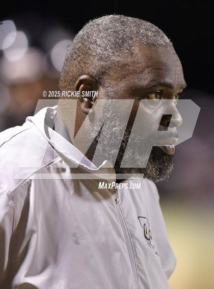 Thumbnail 2 in Leesville vs. Kenner Discovery Health Sciences Academy (LHSAA Division ll Bi-District) photogallery.