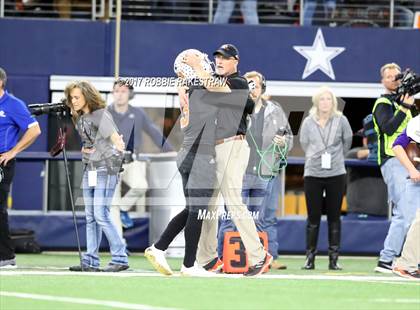Thumbnail 2 in Mart vs. Refugio (UIL 2A Division 1 Final) photogallery.