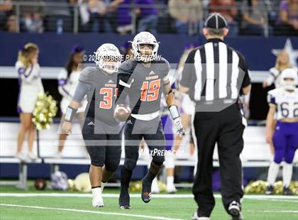 Thumbnail 2 in Mart vs. Refugio (UIL 2A Division 1 Final) photogallery.