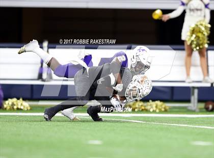 Thumbnail 3 in Mart vs. Refugio (UIL 2A Division 1 Final) photogallery.