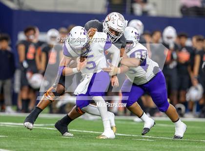 Thumbnail 3 in Mart vs. Refugio (UIL 2A Division 1 Final) photogallery.