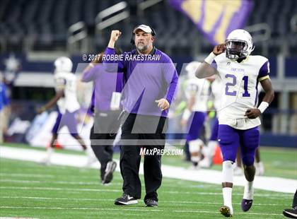 Thumbnail 3 in Mart vs. Refugio (UIL 2A Division 1 Final) photogallery.