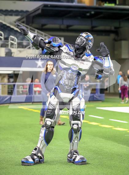 Thumbnail 2 in Mart vs. Refugio (UIL 2A Division 1 Final) photogallery.