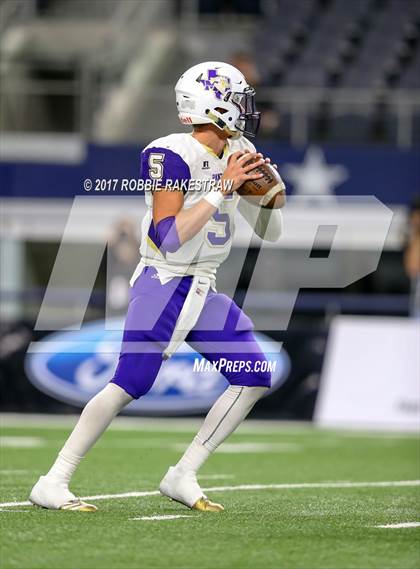 Thumbnail 3 in Mart vs. Refugio (UIL 2A Division 1 Final) photogallery.