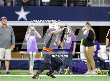 Thumbnail 2 in Mart vs. Refugio (UIL 2A Division 1 Final) photogallery.