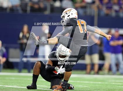 Thumbnail 2 in Mart vs. Refugio (UIL 2A Division 1 Final) photogallery.