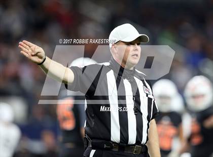 Thumbnail 3 in Mart vs. Refugio (UIL 2A Division 1 Final) photogallery.