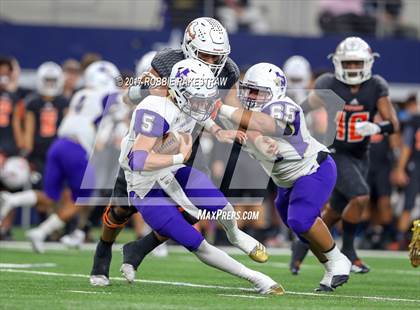 Thumbnail 2 in Mart vs. Refugio (UIL 2A Division 1 Final) photogallery.