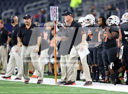 Thumbnail 2 in Mart vs. Refugio (UIL 2A Division 1 Final) photogallery.