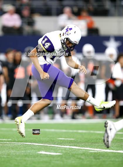 Thumbnail 1 in Mart vs. Refugio (UIL 2A Division 1 Final) photogallery.