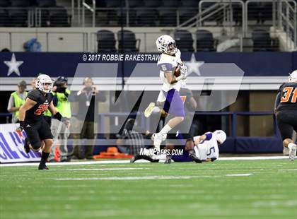 Thumbnail 2 in Mart vs. Refugio (UIL 2A Division 1 Final) photogallery.