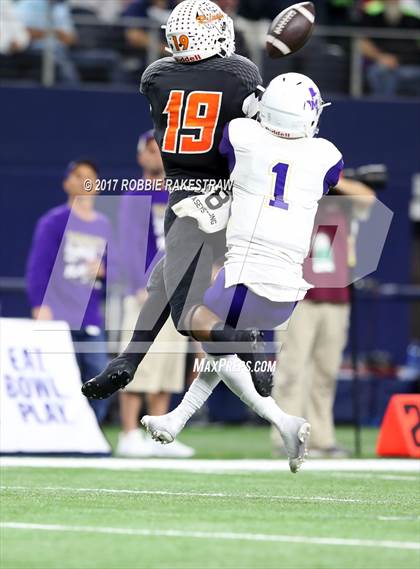 Thumbnail 3 in Mart vs. Refugio (UIL 2A Division 1 Final) photogallery.