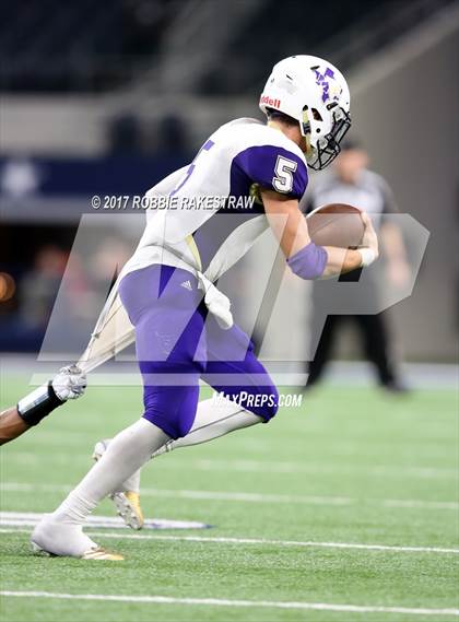 Thumbnail 1 in Mart vs. Refugio (UIL 2A Division 1 Final) photogallery.