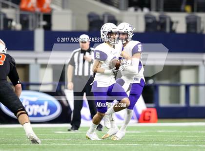 Thumbnail 3 in Mart vs. Refugio (UIL 2A Division 1 Final) photogallery.