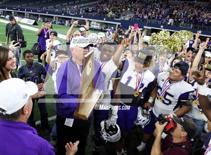 Thumbnail 3 in Mart vs. Refugio (UIL 2A Division 1 Final) photogallery.