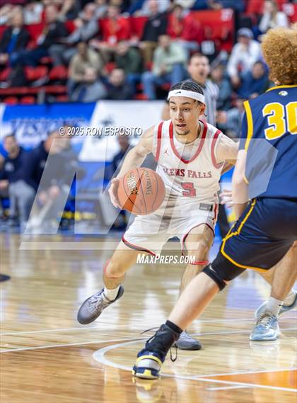 Thumbnail 2 in Wayne vs Glens Falls (NYSPHSAA Class A Semifinal) photogallery.