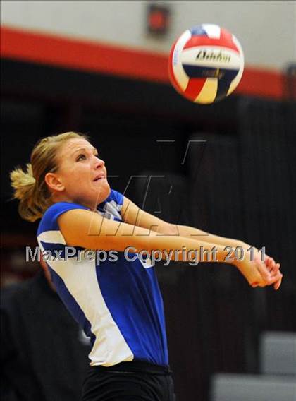 Thumbnail 2 in Dover vs. Spring Grove photogallery.