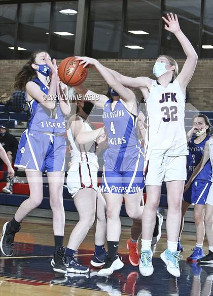 Thumbnail 3 in Maria Regina @ Kennedy Catholic photogallery.