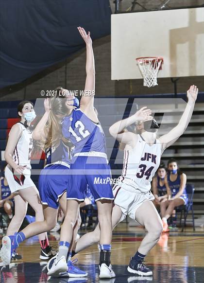Thumbnail 1 in Maria Regina @ Kennedy Catholic photogallery.