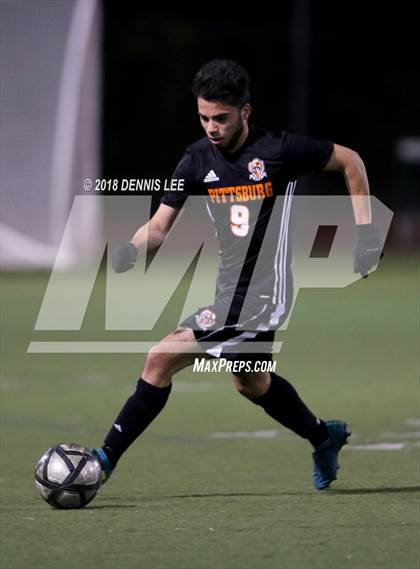 Thumbnail 2 in Pittsburg vs. De La Salle (CIF NCS D1 Semifinal) photogallery.