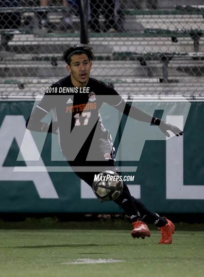 Thumbnail 3 in Pittsburg vs. De La Salle (CIF NCS D1 Semifinal) photogallery.