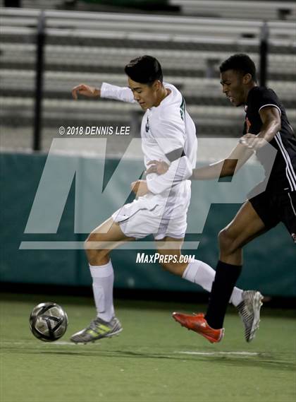Thumbnail 3 in Pittsburg vs. De La Salle (CIF NCS D1 Semifinal) photogallery.