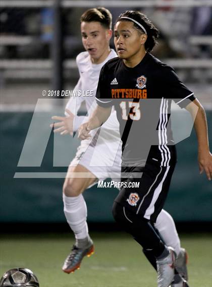 Thumbnail 2 in Pittsburg vs. De La Salle (CIF NCS D1 Semifinal) photogallery.