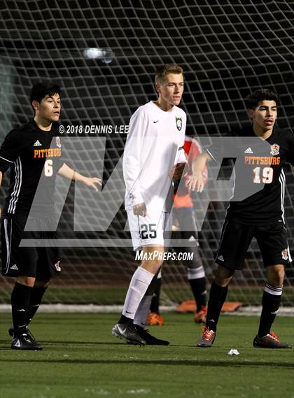 Thumbnail 2 in Pittsburg vs. De La Salle (CIF NCS D1 Semifinal) photogallery.