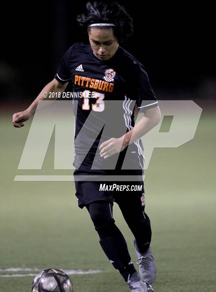 Thumbnail 2 in Pittsburg vs. De La Salle (CIF NCS D1 Semifinal) photogallery.