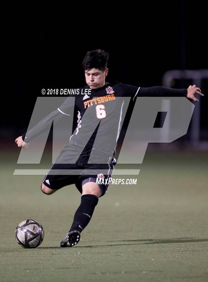 Thumbnail 2 in Pittsburg vs. De La Salle (CIF NCS D1 Semifinal) photogallery.