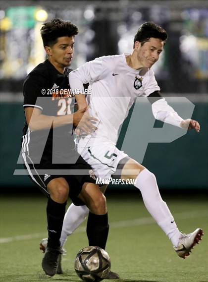 Thumbnail 1 in Pittsburg vs. De La Salle (CIF NCS D1 Semifinal) photogallery.