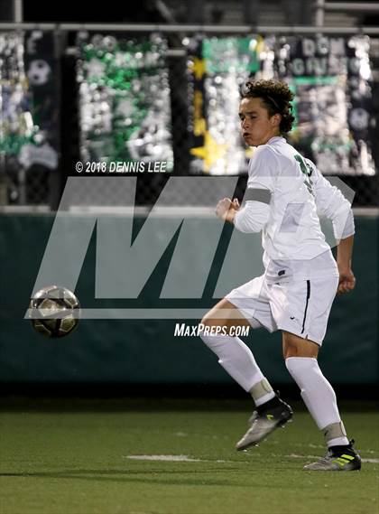 Thumbnail 2 in Pittsburg vs. De La Salle (CIF NCS D1 Semifinal) photogallery.